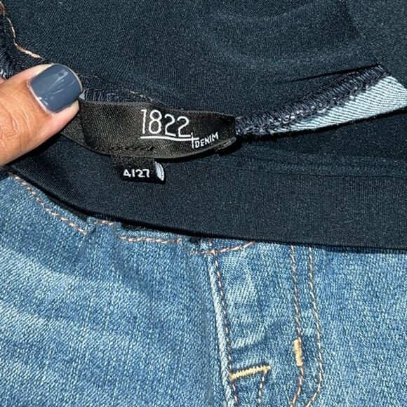 1822 Denim Maternity Shorts Size 4 Distressed Light Blue Belly Panel Roll Hem - Picture 2 of 11